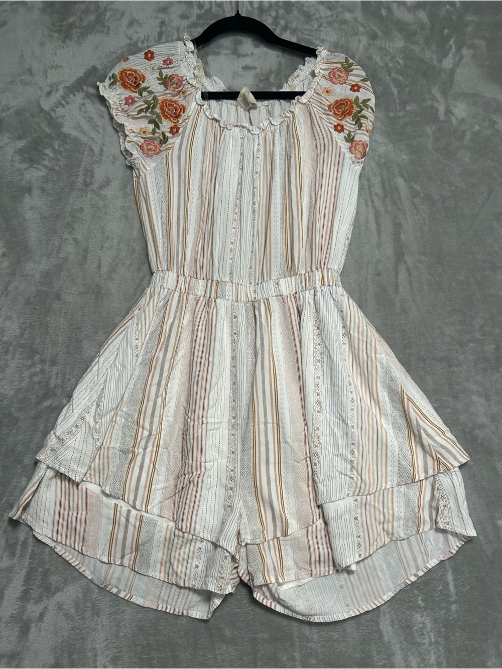 Savanna Jane Cap Sleeve Romper Women’s Small Embroidered Floral